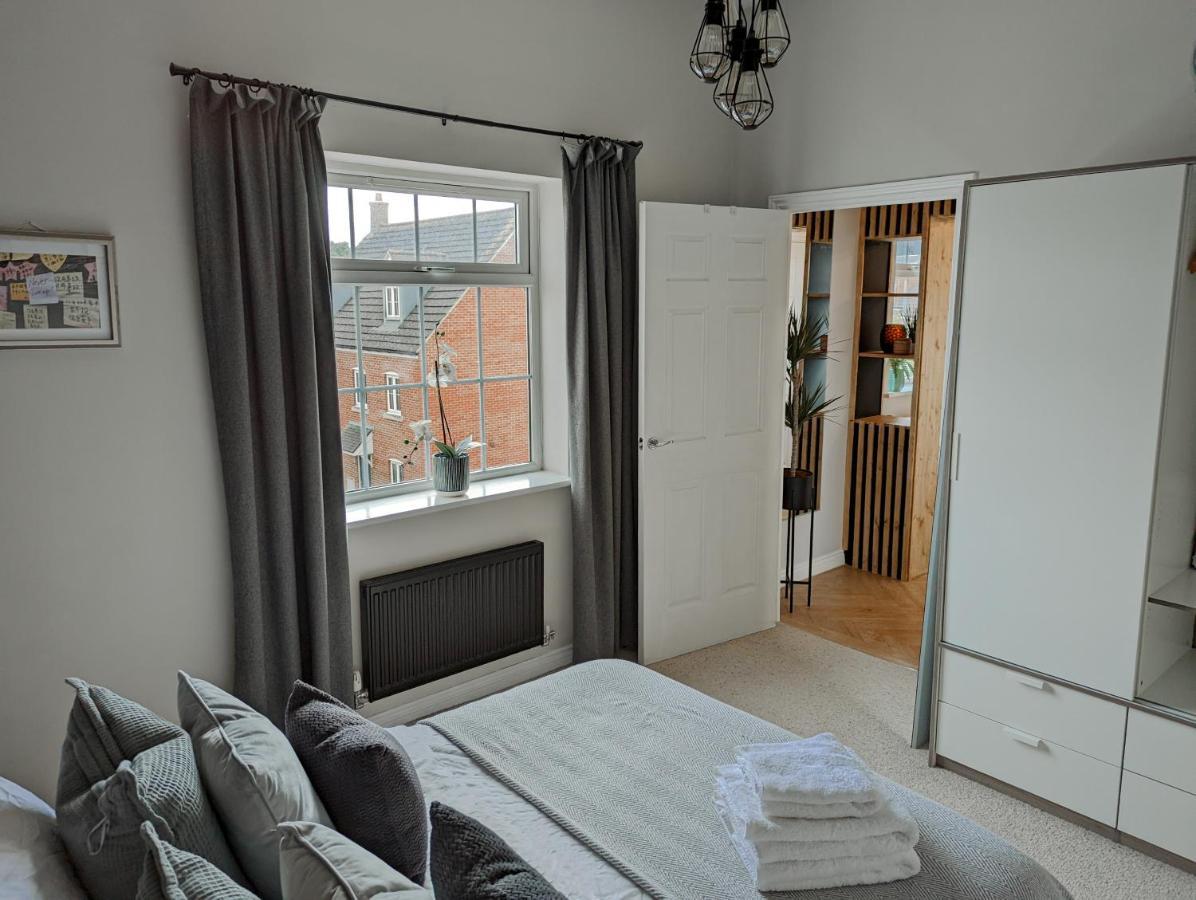 Spacious, Mid-Century 1 Bedroom Apartment Quedgeley Kültér fotó