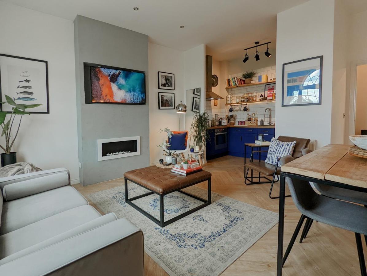 Spacious, Mid-Century 1 Bedroom Apartment Quedgeley Kültér fotó